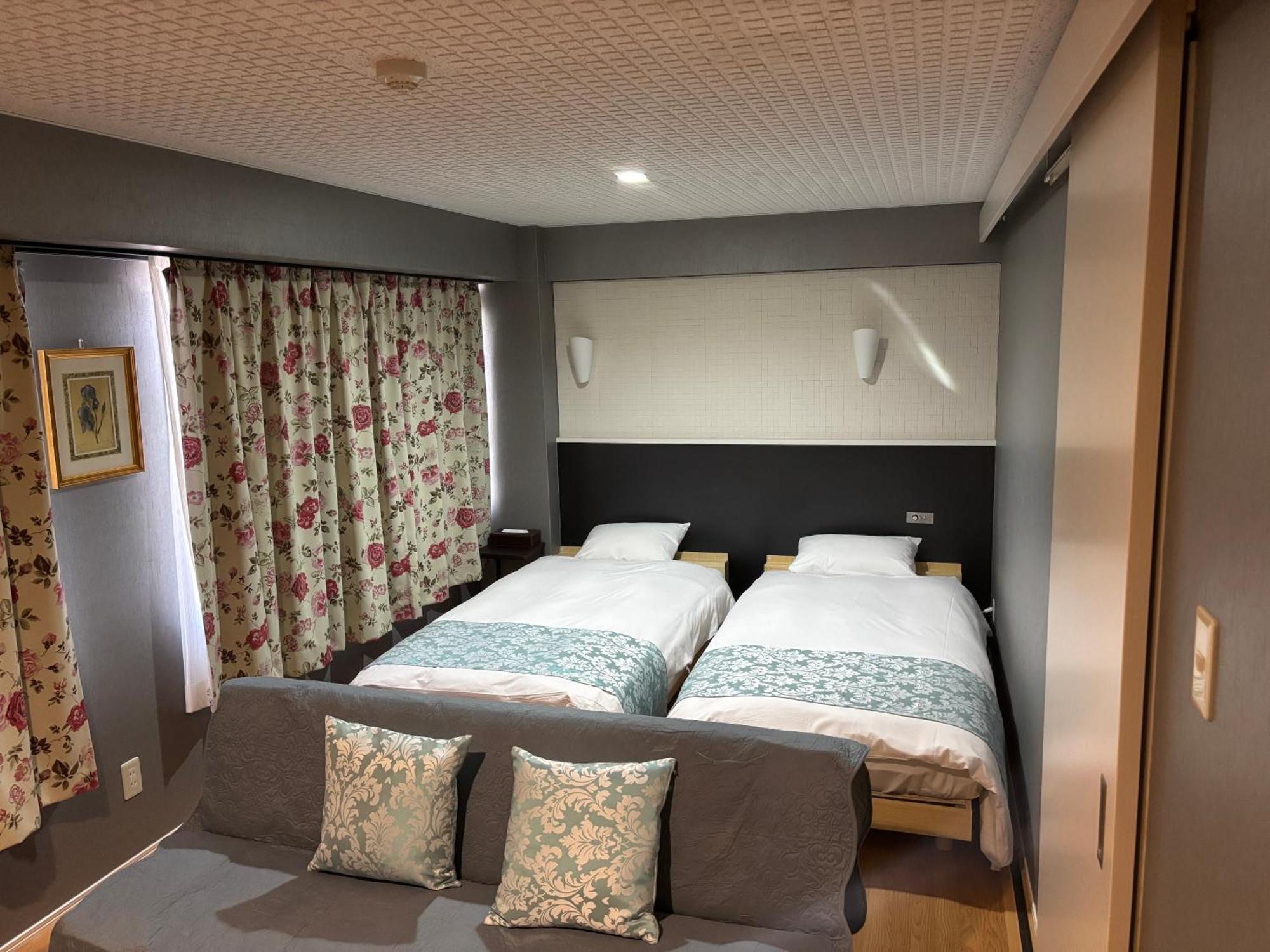 Town Hotel 41 Kanazawa Bagian luar foto