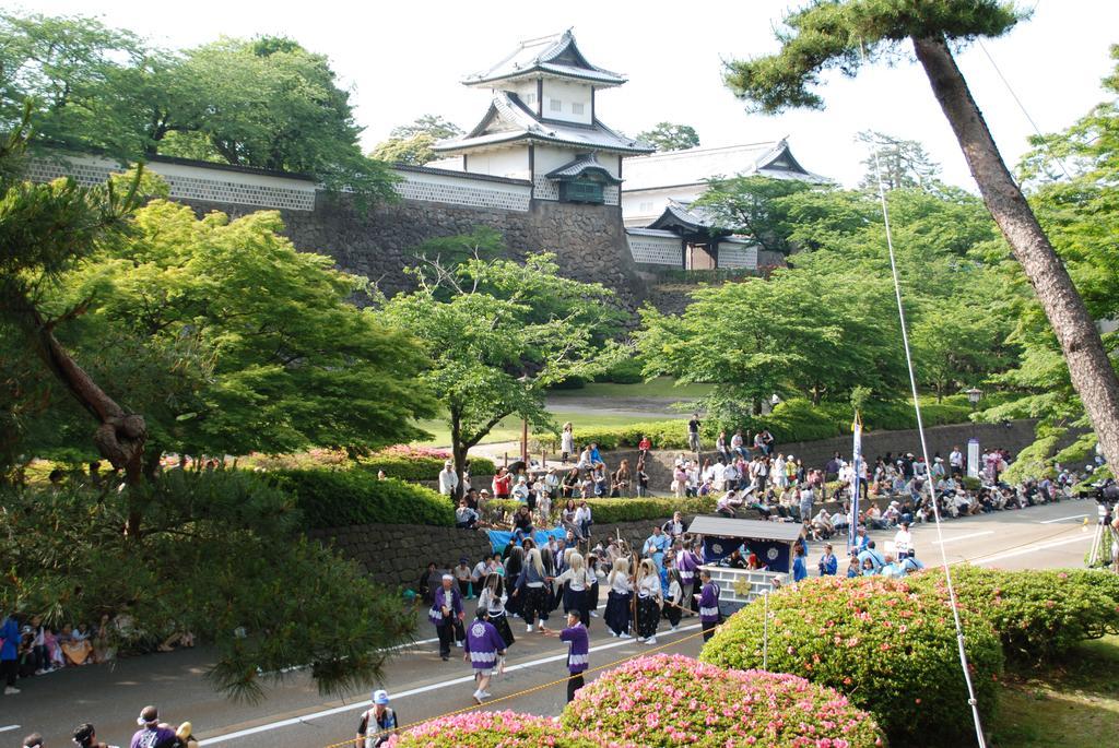 Town Hotel 41 Kanazawa Bagian luar foto